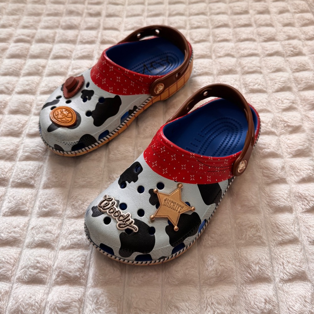 Crocs Youth 3 Toy Story Woody Classic Clogs Sheriff Jibbitz